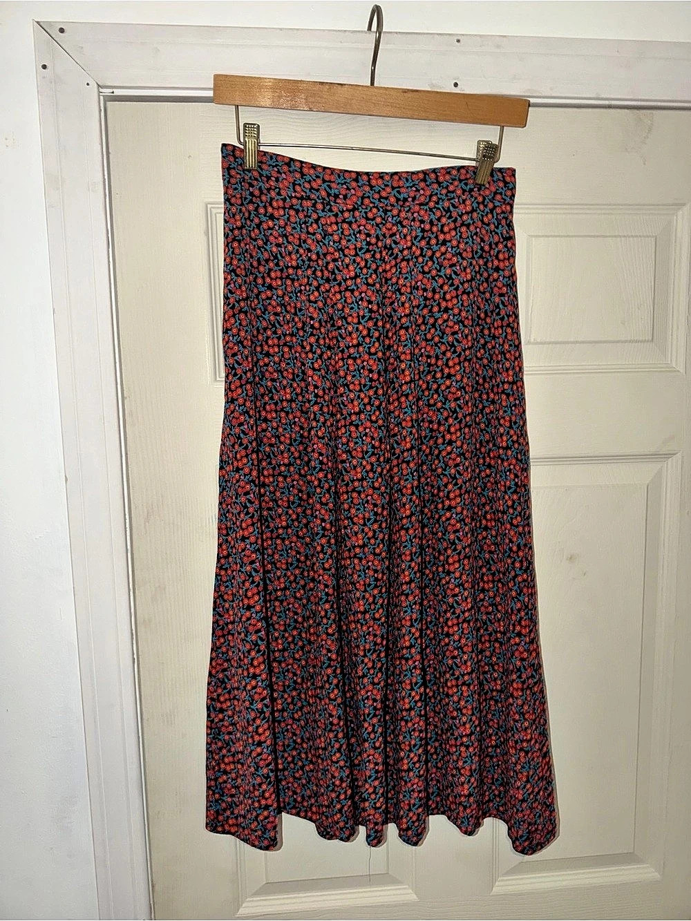 Zara Floral Maxi Skirt Black & Red Size Medium Like New